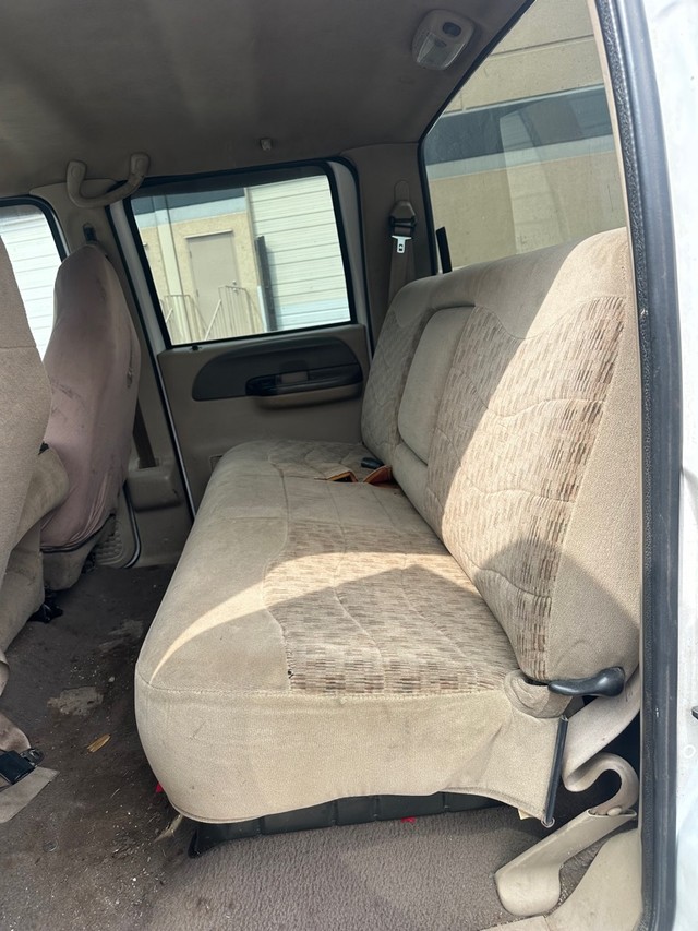Ford Super Duty F-250 Vehicle Full-screen Gallery Image 07
