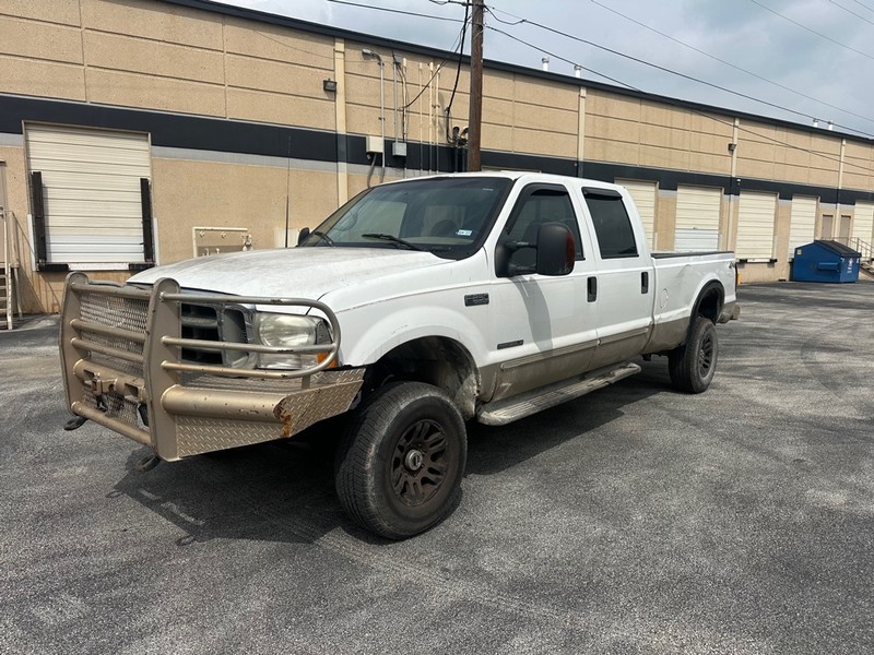 Ford Super Duty F-250 Vehicle Full-screen Gallery Image 01