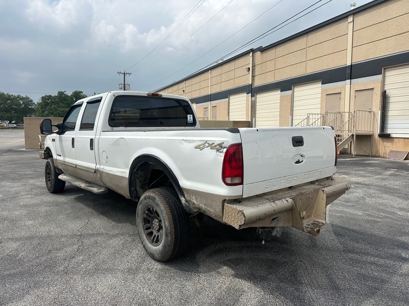 Ford Super Duty F-250 Vehicle Full-screen Gallery Image 03
