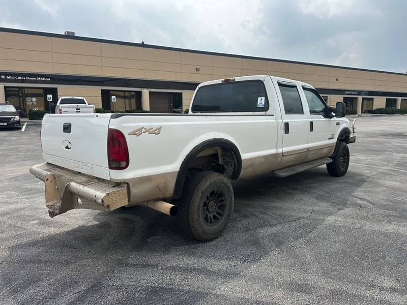 Ford Super Duty F-250 Vehicle Full-screen Gallery Image 04