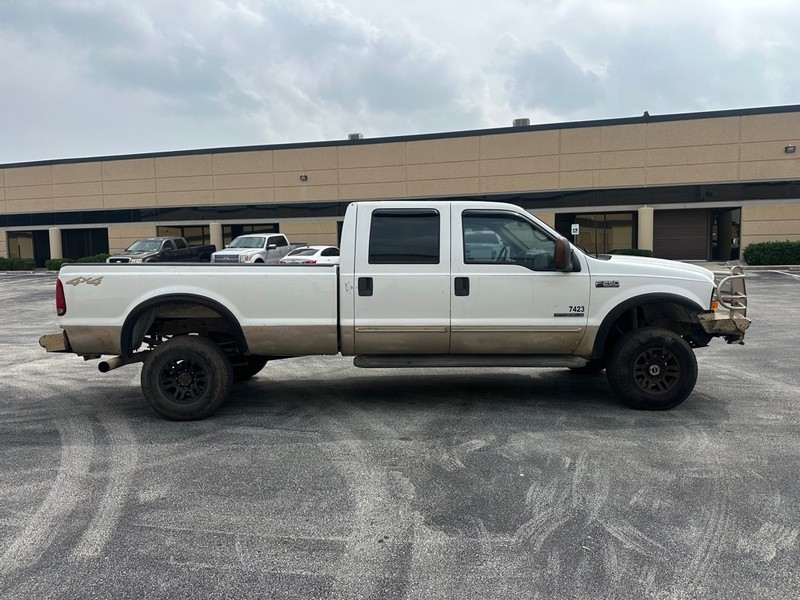 Ford Super Duty F-250 Vehicle Full-screen Gallery Image 05