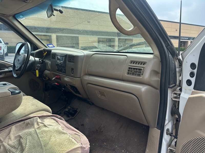 Ford Super Duty F-250 Vehicle Full-screen Gallery Image 10