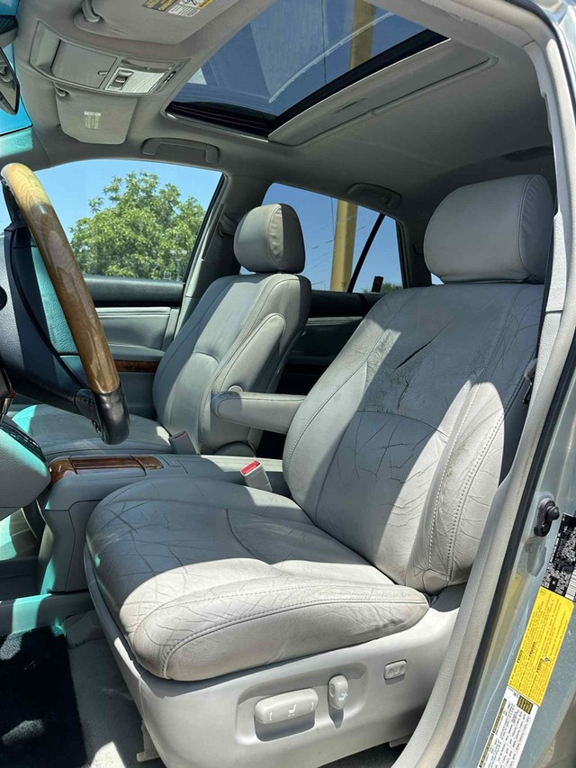 Lexus RX 350 Vehicle Full-screen Gallery Image 9
