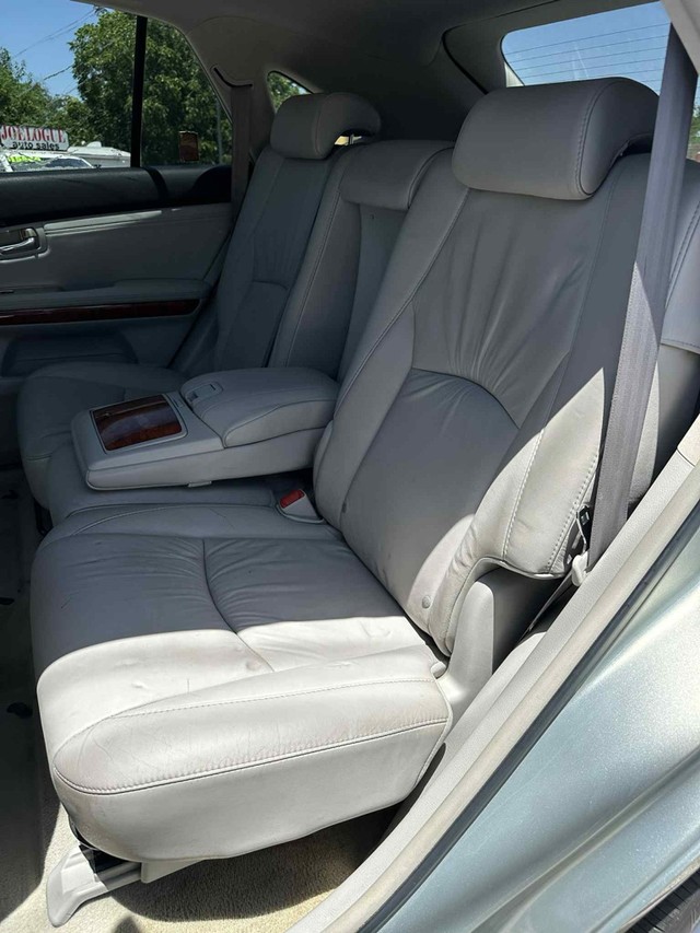 Lexus RX 350 Vehicle Full-screen Gallery Image 10