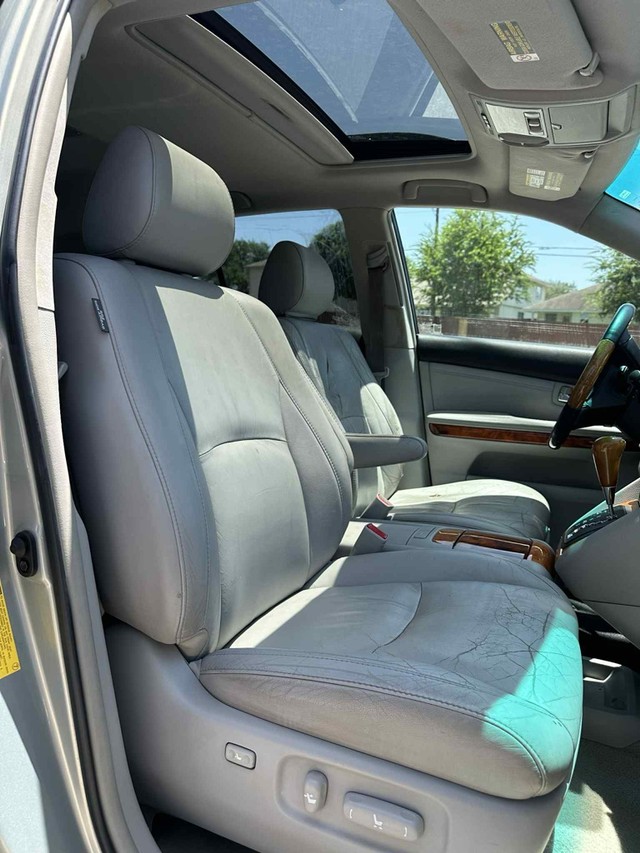 Lexus RX 350 Vehicle Full-screen Gallery Image 13