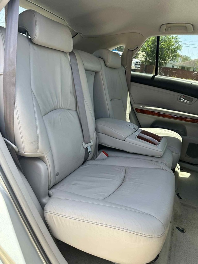 Lexus RX 350 Vehicle Full-screen Gallery Image 14