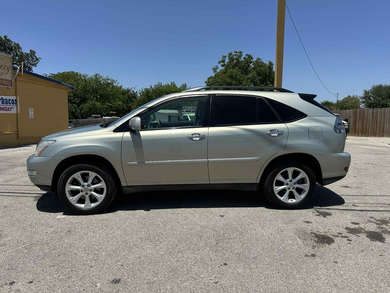 Lexus RX 350 Vehicle Full-screen Gallery Image 2