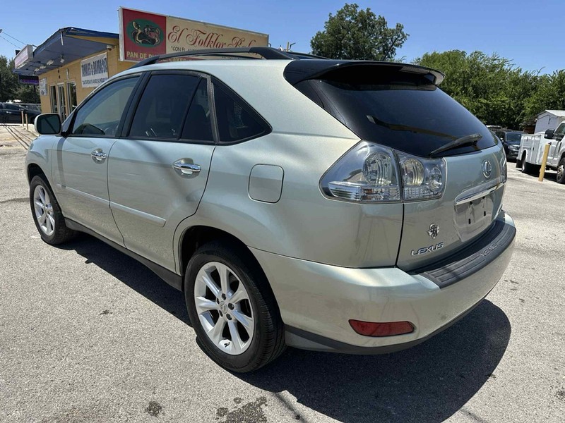Lexus RX 350 Vehicle Full-screen Gallery Image 3