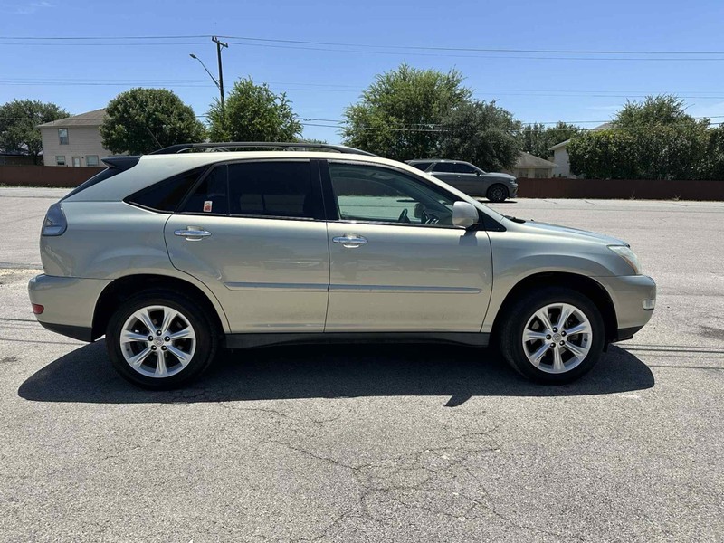 Lexus RX 350 Vehicle Full-screen Gallery Image 5