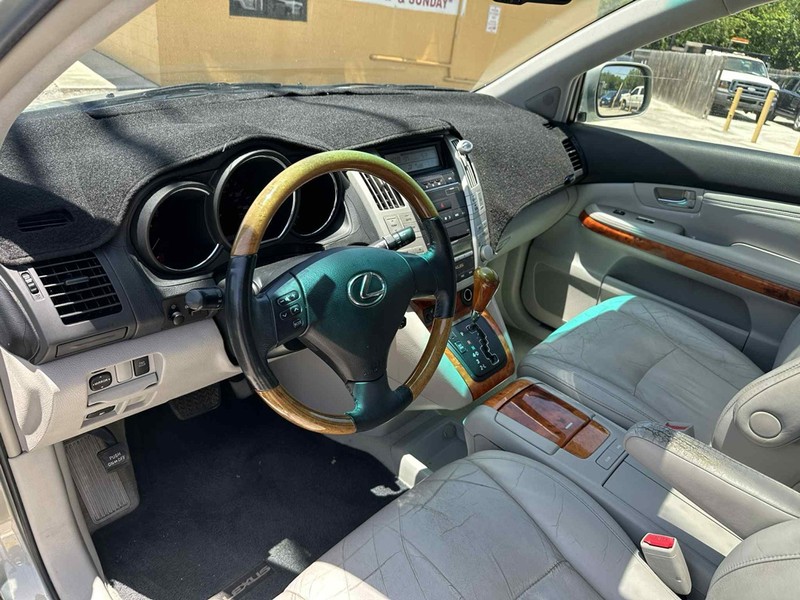 Lexus RX 350 Vehicle Full-screen Gallery Image 8