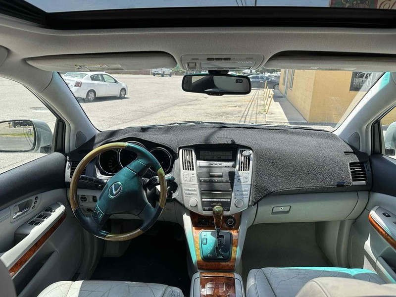 Lexus RX 350 Vehicle Full-screen Gallery Image 11