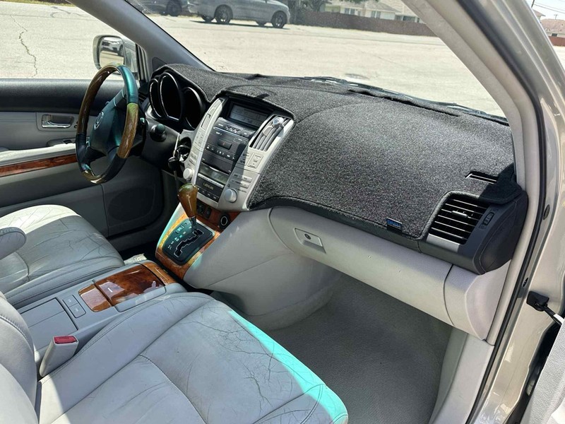 Lexus RX 350 Vehicle Full-screen Gallery Image 12