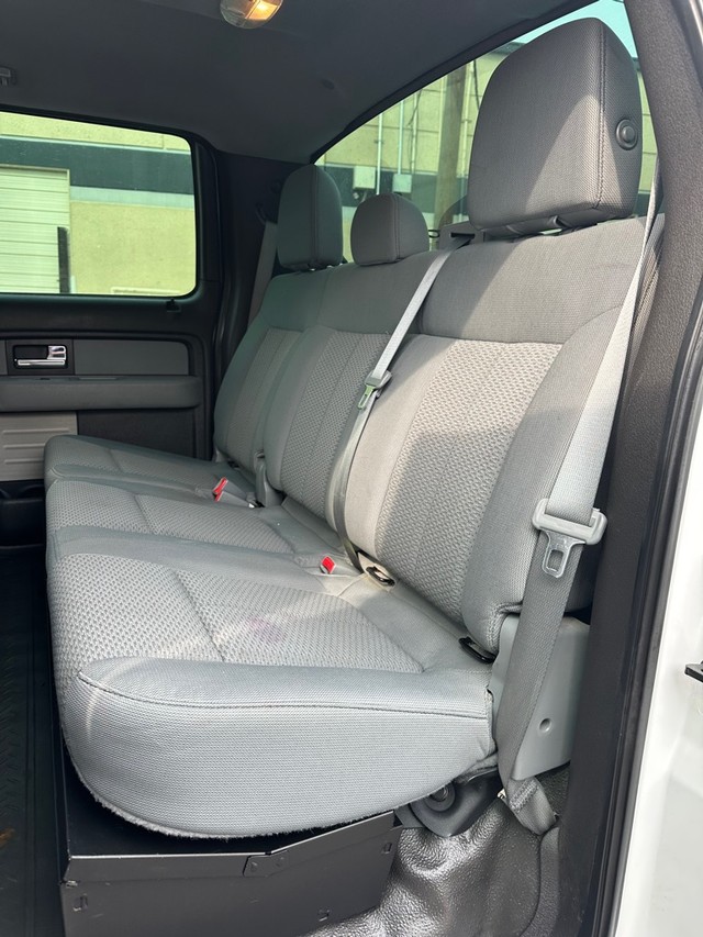 Ford F-150 Vehicle Full-screen Gallery Image 09