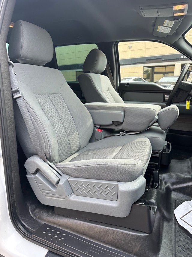 Ford F-150 Vehicle Full-screen Gallery Image 11