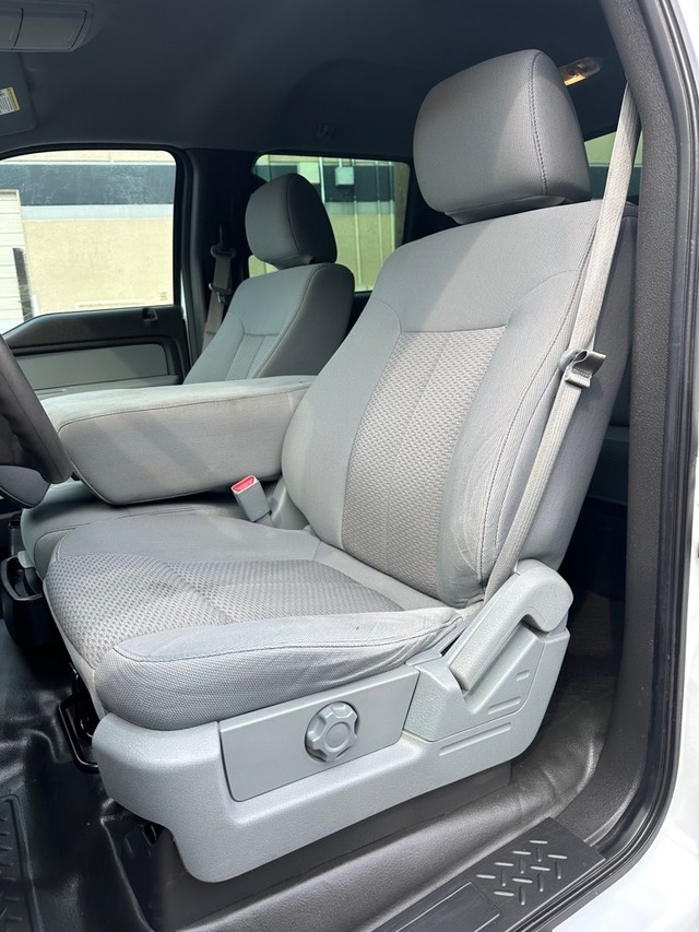 Ford F-150 Vehicle Full-screen Gallery Image 13
