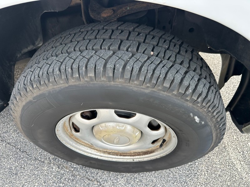 Ford F-150 Vehicle Full-screen Gallery Image 07