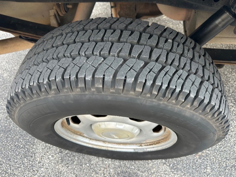 Ford F-150 Vehicle Full-screen Gallery Image 08
