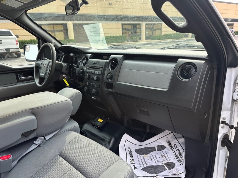 Ford F-150 Vehicle Full-screen Gallery Image 12