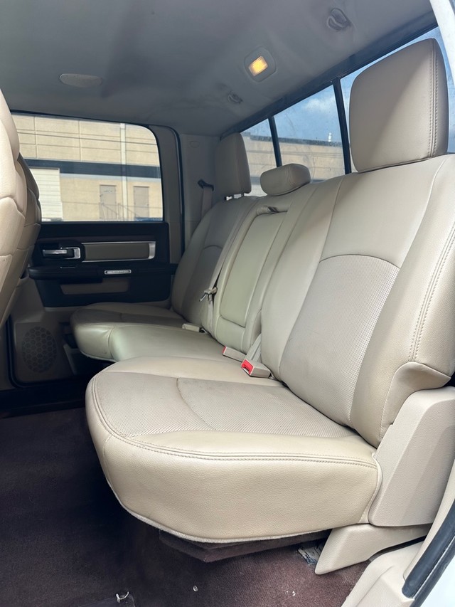 Ram 2500 Vehicle Full-screen Gallery Image 9