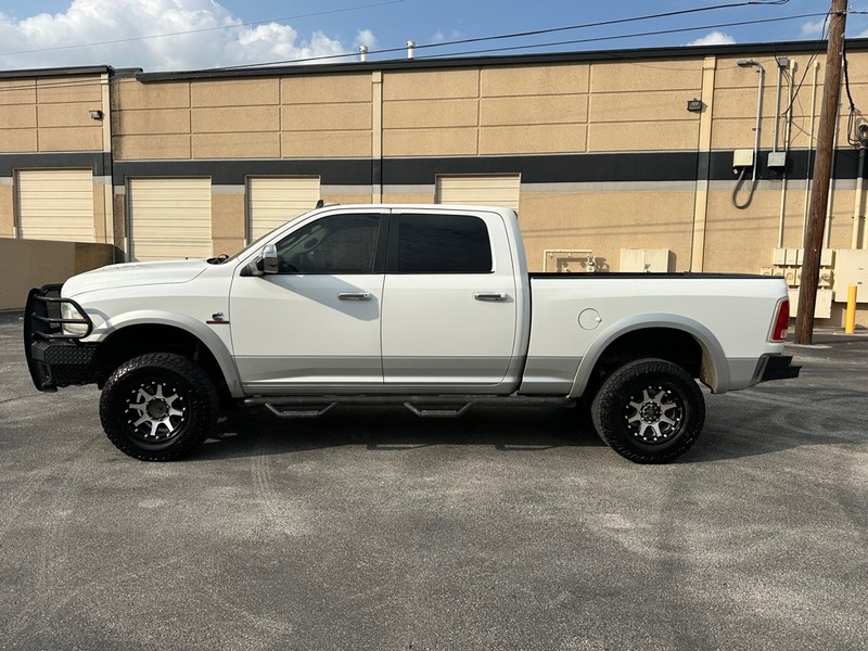 Ram 2500 Vehicle Full-screen Gallery Image 2