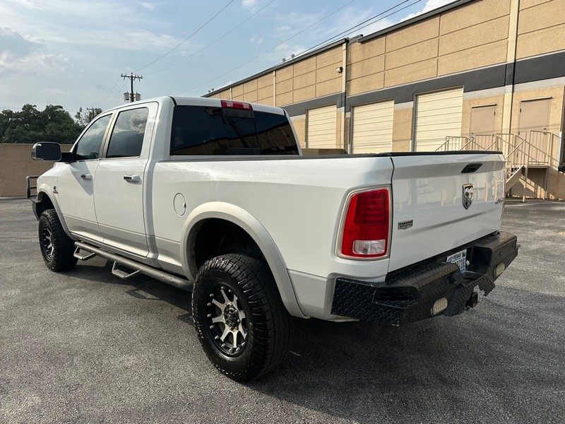 Ram 2500 Vehicle Full-screen Gallery Image 3