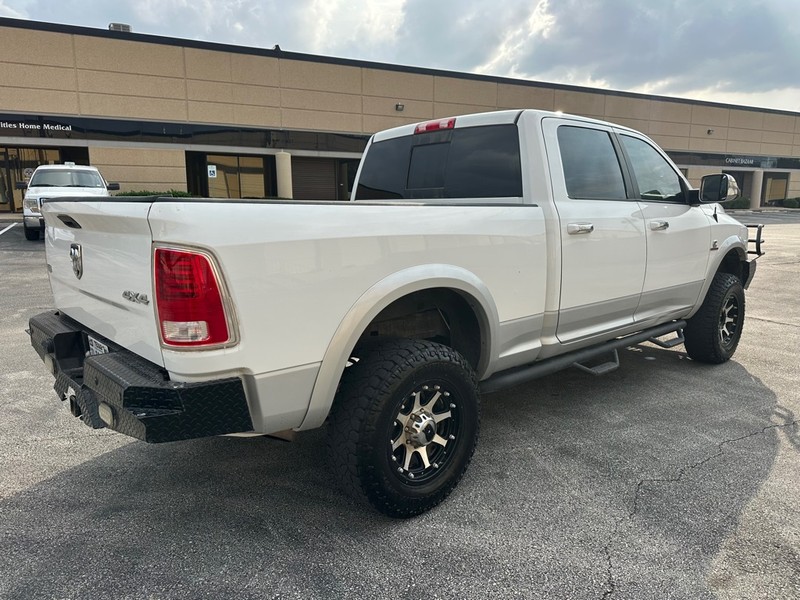 Ram 2500 Vehicle Full-screen Gallery Image 4
