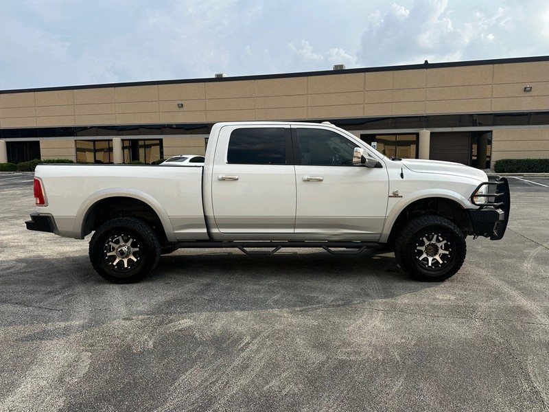 Ram 2500 Vehicle Full-screen Gallery Image 5