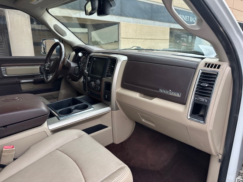 Ram 2500 Vehicle Full-screen Gallery Image 12