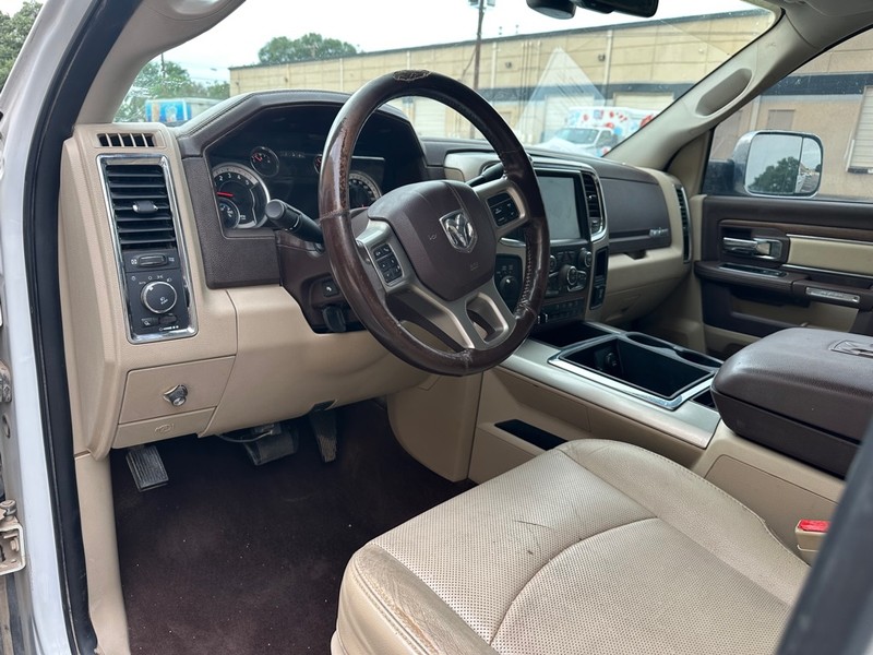 Ram 2500 Vehicle Full-screen Gallery Image 14