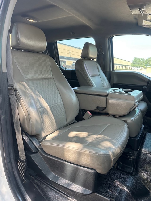 Ford Super Duty F-250 SRW Vehicle Full-screen Gallery Image 14
