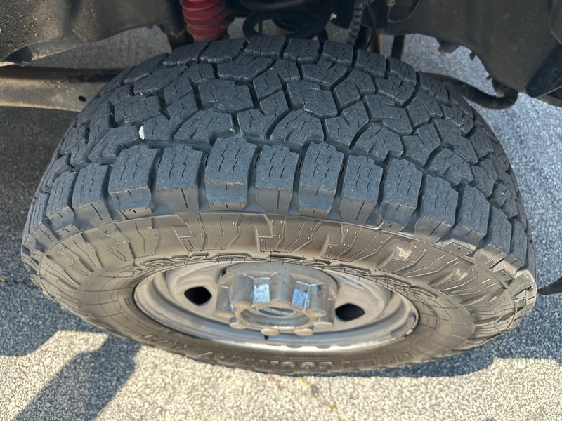 Ford Super Duty F-250 SRW Vehicle Full-screen Gallery Image 9