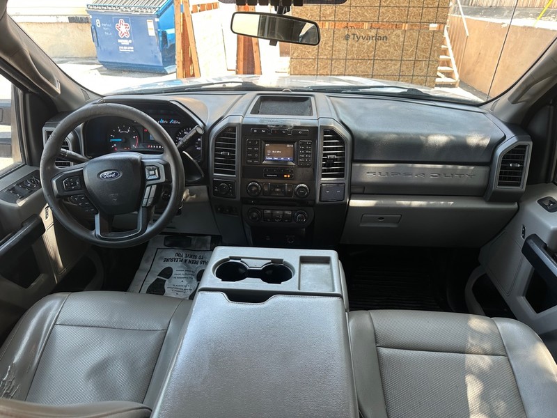 Ford Super Duty F-250 SRW Vehicle Full-screen Gallery Image 13