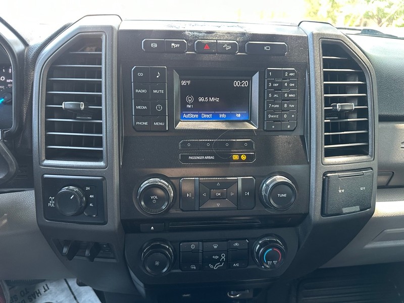 Ford Super Duty F-250 SRW Vehicle Full-screen Gallery Image 18
