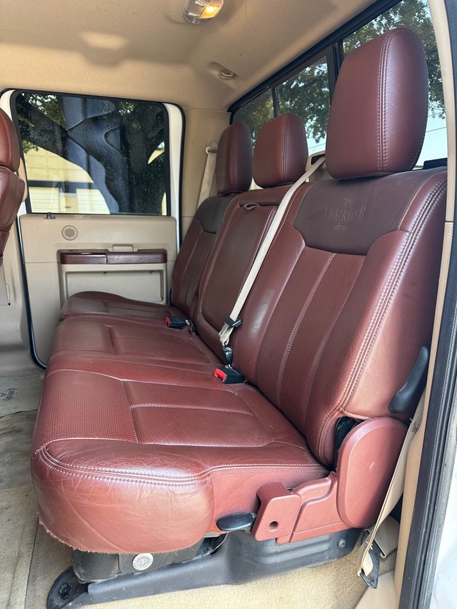 Ford Super Duty F-250 SRW Vehicle Full-screen Gallery Image 12