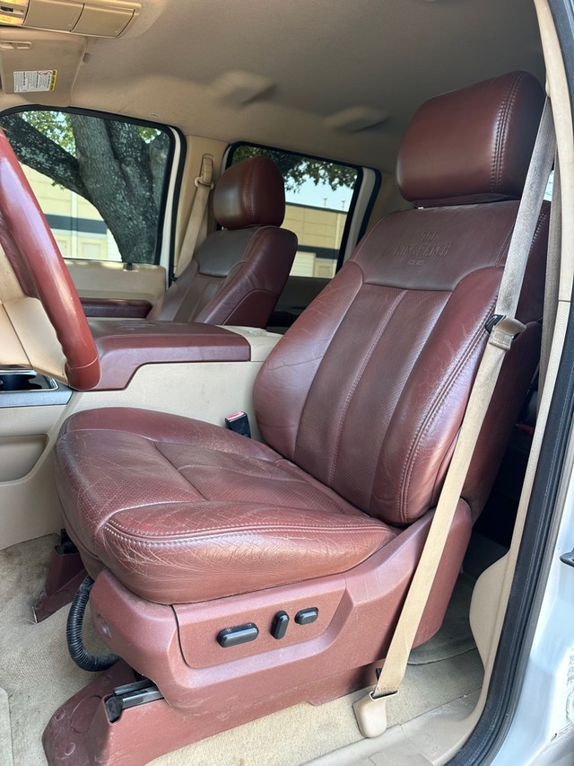 Ford Super Duty F-250 SRW Vehicle Full-screen Gallery Image 19