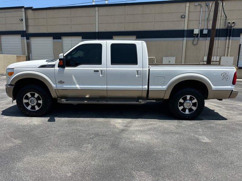Ford Super Duty F-250 SRW Vehicle Full-screen Gallery Image 3