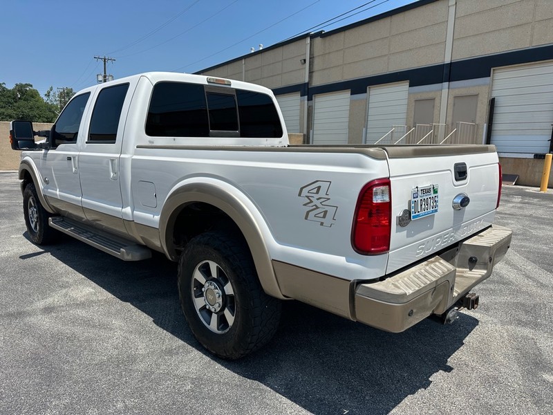 Ford Super Duty F-250 SRW Vehicle Full-screen Gallery Image 4
