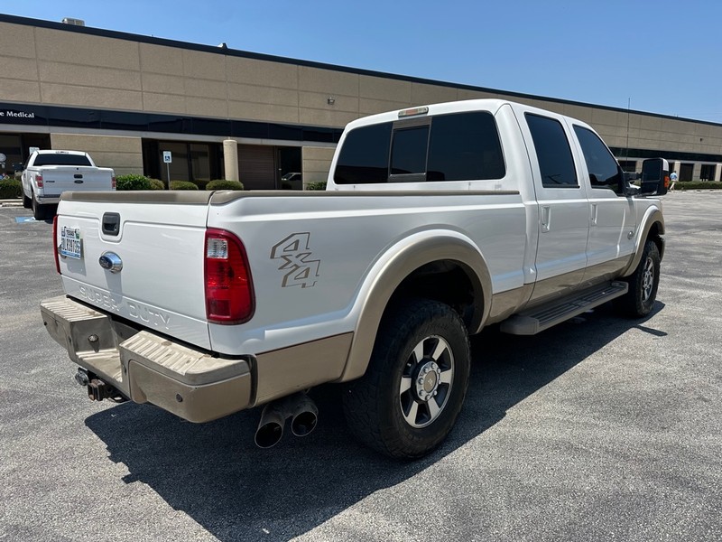 Ford Super Duty F-250 SRW Vehicle Full-screen Gallery Image 5