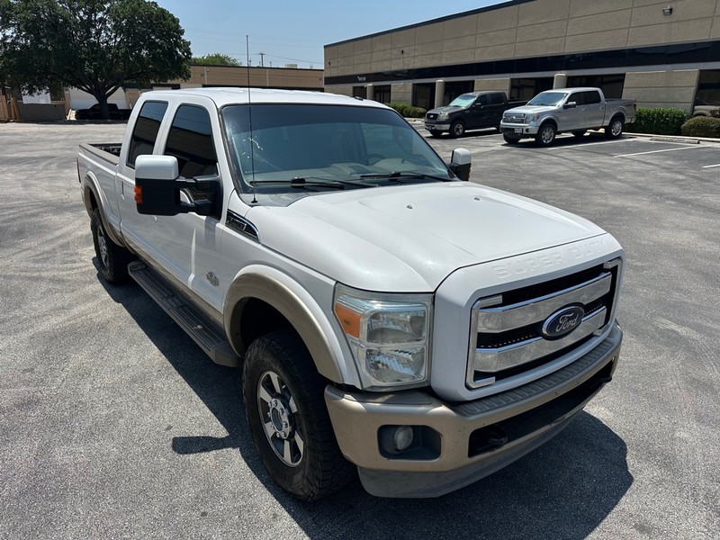 Ford Super Duty F-250 SRW Vehicle Full-screen Gallery Image 8