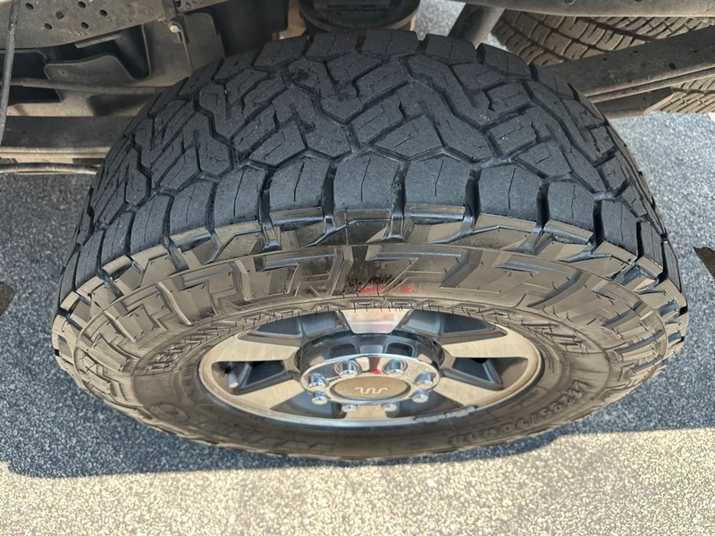 Ford Super Duty F-250 SRW Vehicle Full-screen Gallery Image 9