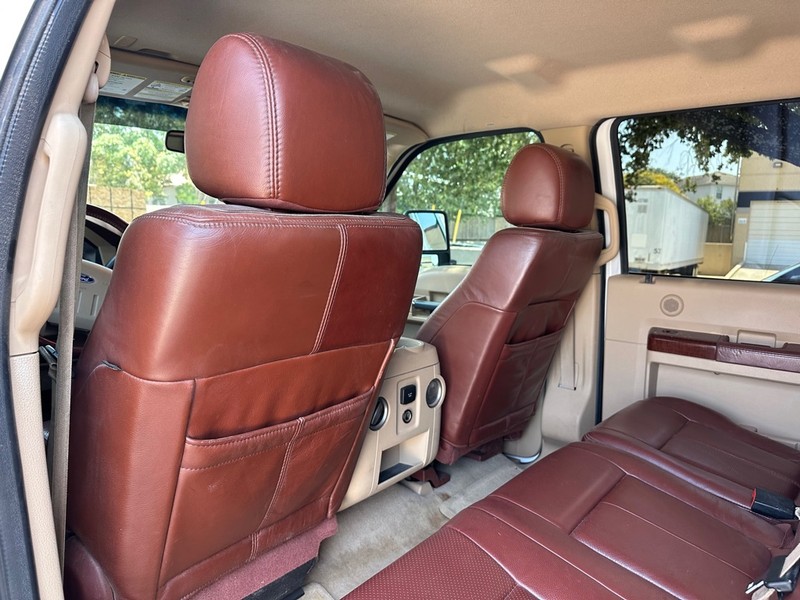 Ford Super Duty F-250 SRW Vehicle Full-screen Gallery Image 13