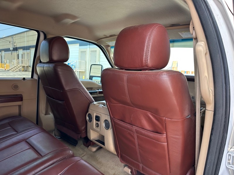 Ford Super Duty F-250 SRW Vehicle Full-screen Gallery Image 15