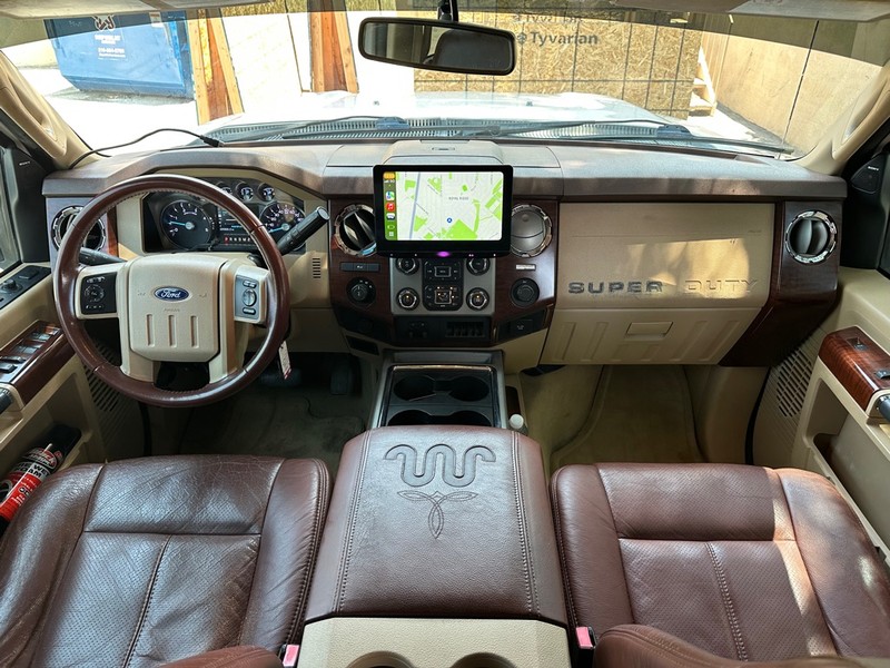 Ford Super Duty F-250 SRW Vehicle Full-screen Gallery Image 16