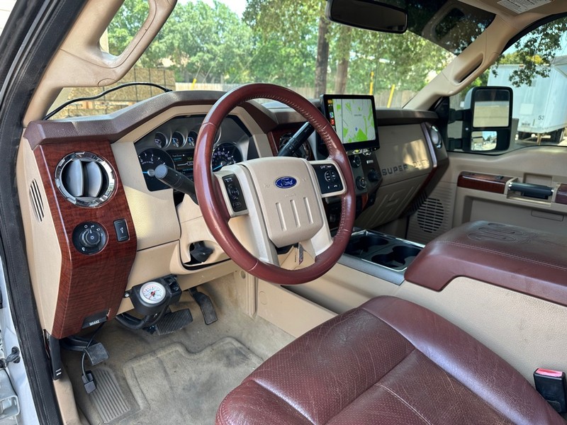 Ford Super Duty F-250 SRW Vehicle Full-screen Gallery Image 20