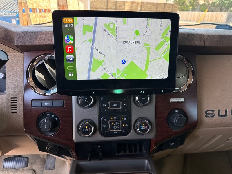Ford Super Duty F-250 SRW Vehicle Full-screen Gallery Image 22