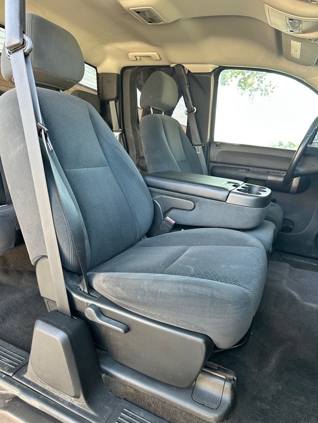 Chevrolet Silverado 1500 Vehicle Full-screen Gallery Image 13
