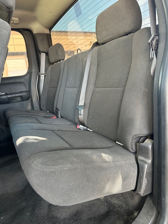 Chevrolet Silverado 1500 Vehicle Full-screen Gallery Image 16