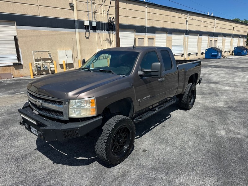 Chevrolet Silverado 1500 Vehicle Full-screen Gallery Image 02