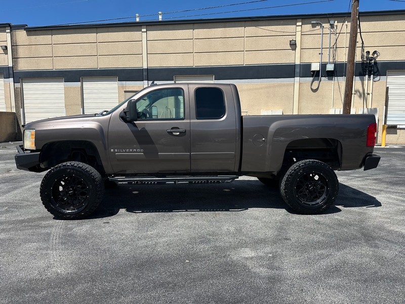 Chevrolet Silverado 1500 Vehicle Full-screen Gallery Image 03