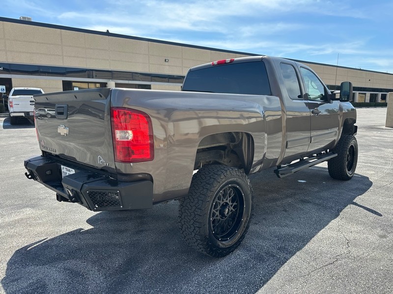 Chevrolet Silverado 1500 Vehicle Full-screen Gallery Image 05